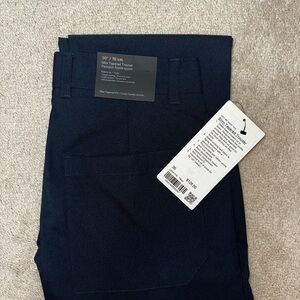 lululemon men’s “slim tapered trouser” 30in waist in true navy